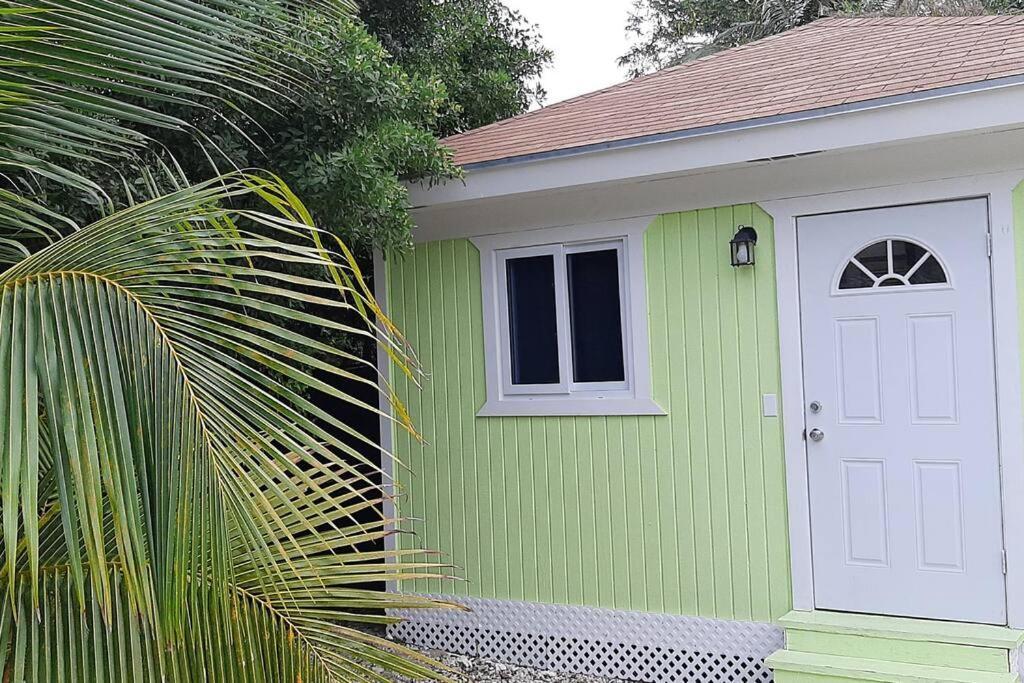 Апартаменты Budget & Basic In Local Neighborhood, 7Min Drive To Downtown Nassau Beach Paradise Экстерьер фото