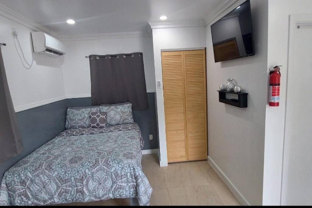 Апартаменты Budget & Basic In Local Neighborhood, 7Min Drive To Downtown Nassau Beach Paradise Экстерьер фото
