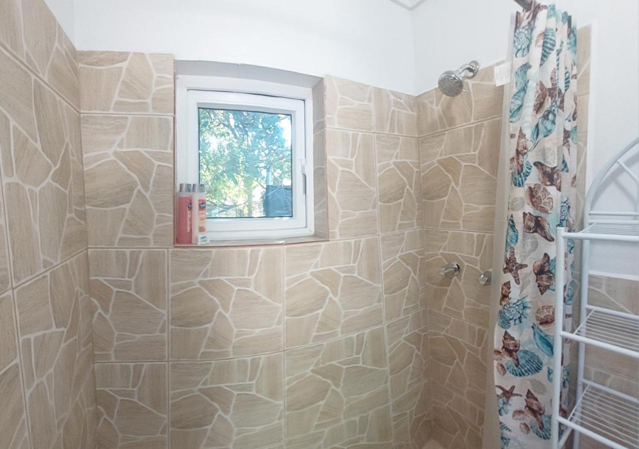 Апартаменты Budget & Basic In Local Neighborhood, 7Min Drive To Downtown Nassau Beach Paradise Экстерьер фото